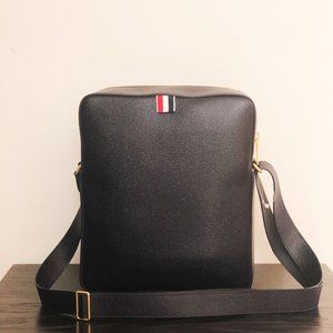 Men's Pebble Grain Leather Messenger Bag in Black